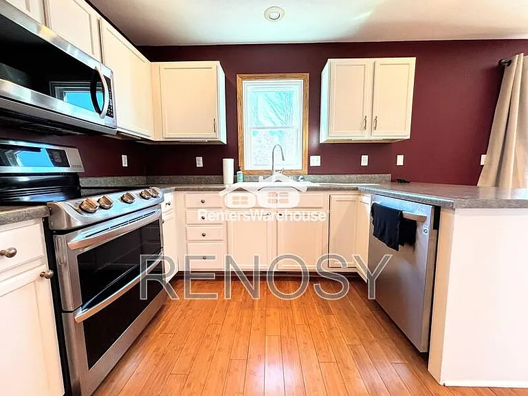330 NE Cardinal Ln — Photo 9