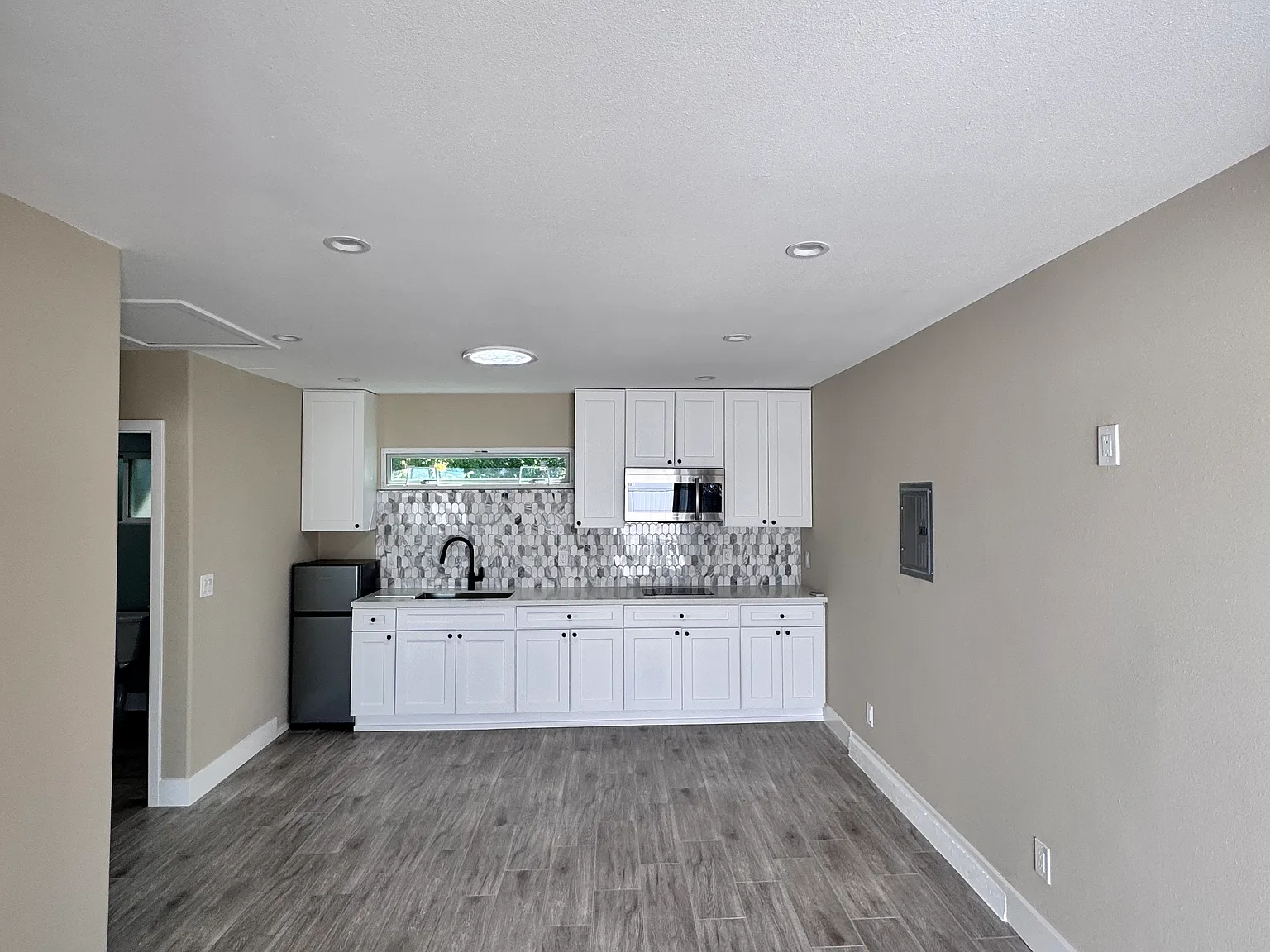 5782 Hesperia Ave — Photo 3