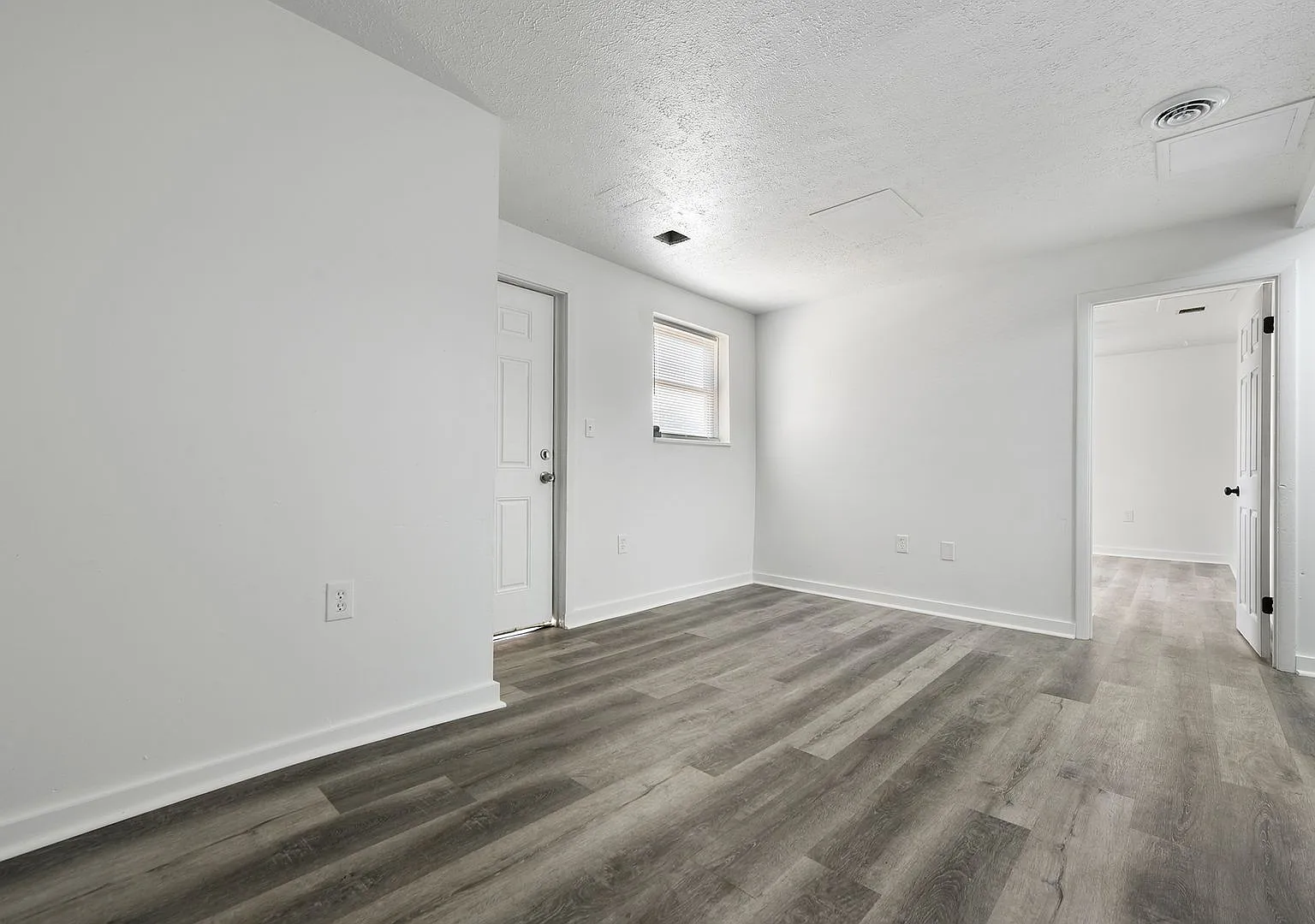 420 Broadway Avenue — Photo 4