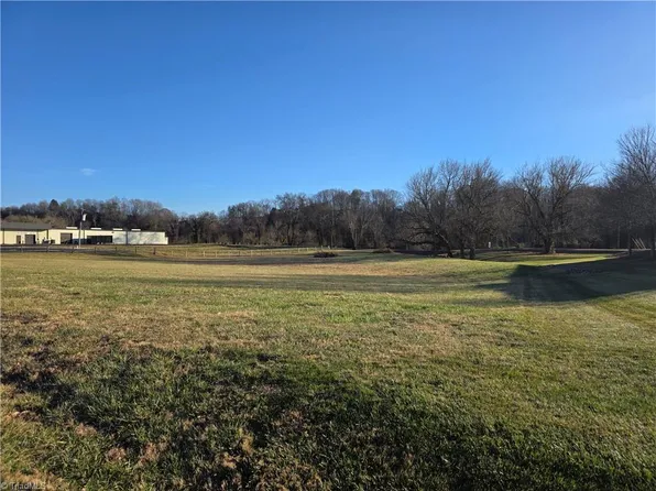 Willow Ln, Wilkesboro, NC 28697