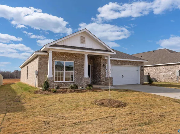 210 Pine Is, Toney, AL 35773