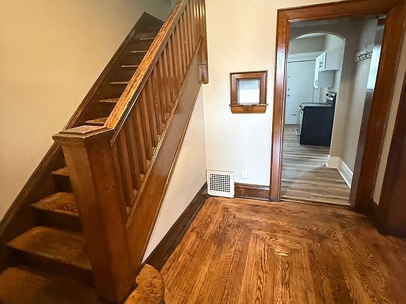 3rd image of 1422 Lewis St APT 4