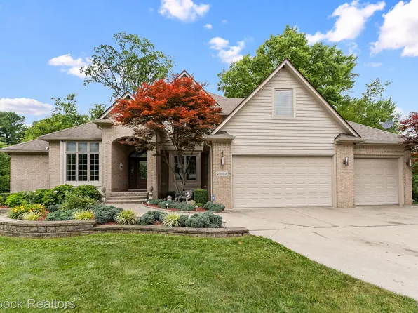20403 Robinway Dr, Clinton Township, MI 48036