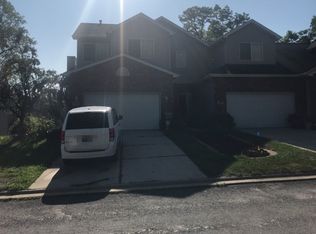 239 Lake Wood Dr, Hobart, IN 46342