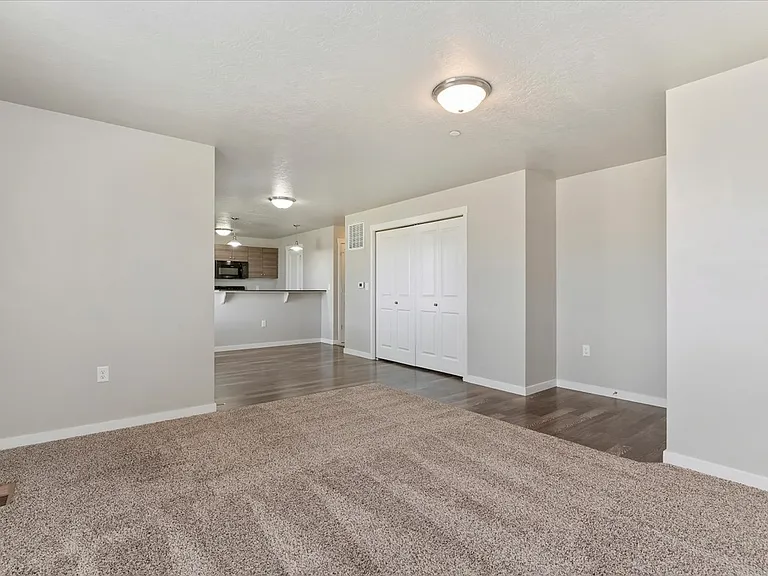 WhistleStop Apartments — Photo 45
