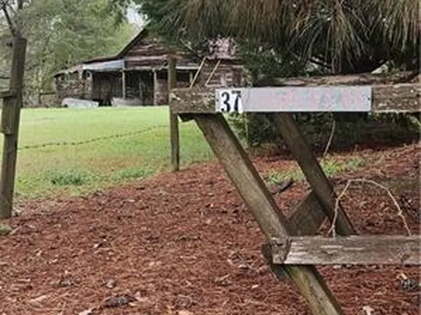 37 Quarles Rd, Pittsview, AL 36871