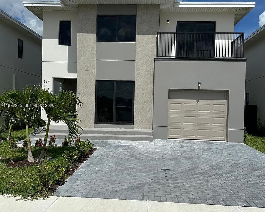 1st image of 209 NW 13th Pl