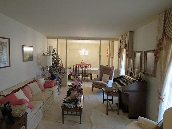 4th image of 221 Andrews Dr