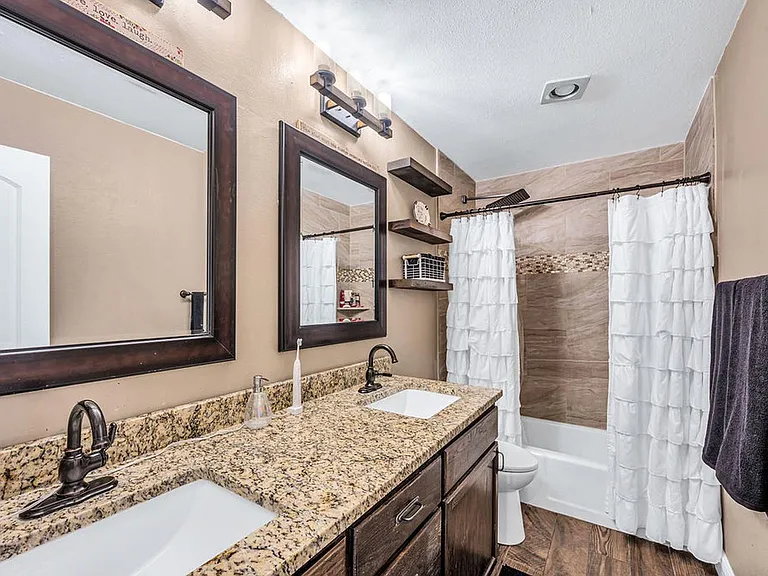 204 Monaco Dr — Photo 17