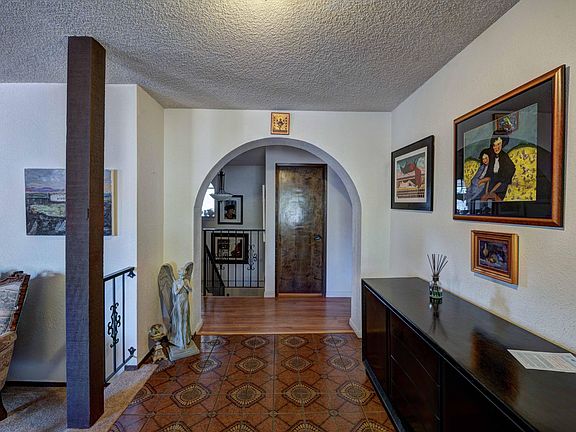 4th image of 2165 Karen Pl