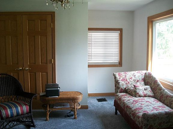 5th image of 817 Van Buren St