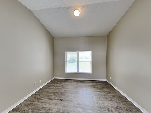 3rd image of 9805 La Vonda St