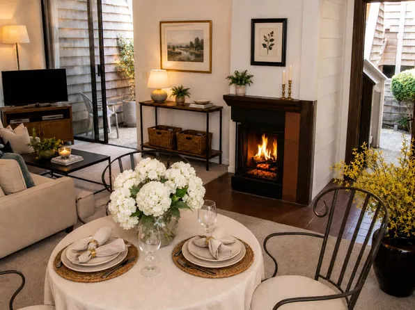 461 Dela Vina Ave APT 102, Monterey, CA 93940