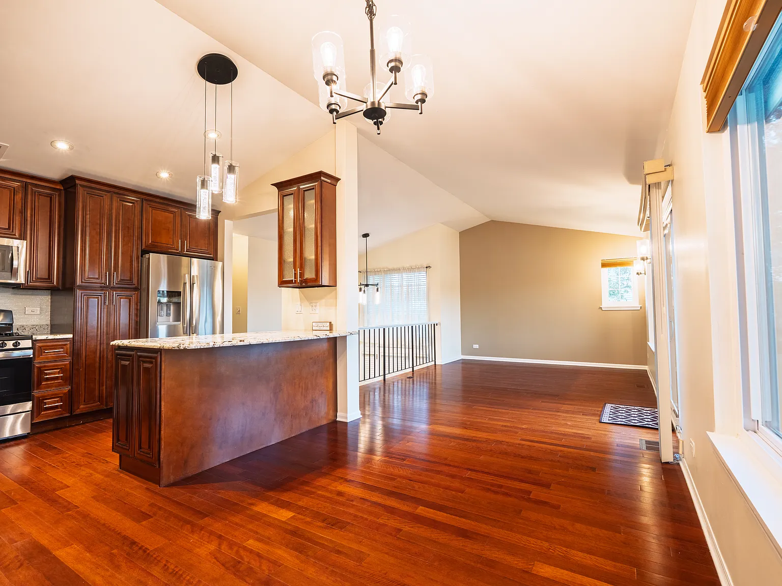4 bed, 1814 sqft, $3,995 — Photo 4