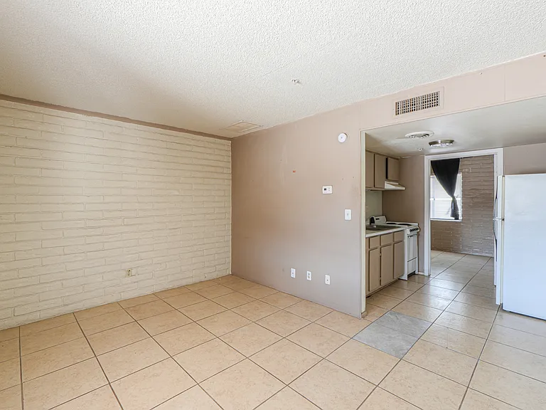 4215 N Granada Dr #3 — Photo 5