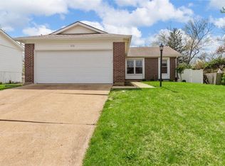 372 Novara Dr, Ballwin, MO 63021