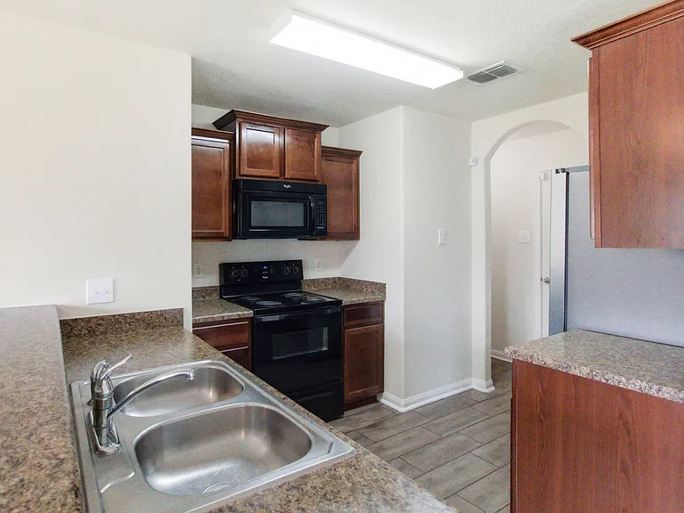 6230 Lake Victoria St — Photo 12