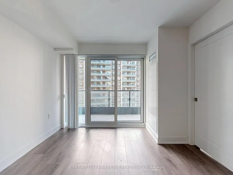 585 Bloor St E #821 — Photo 6