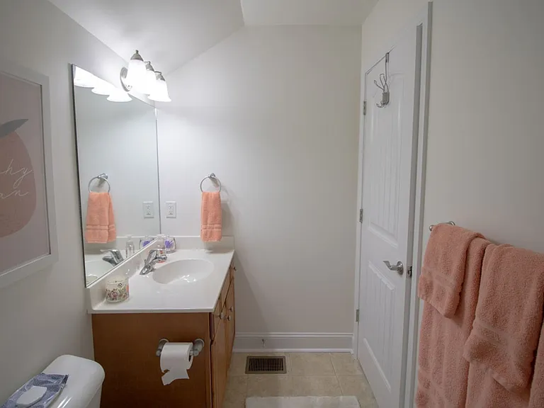 4 Gresham Ln — Photo 39