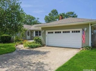 14 Hillside Ave, Blue Point, NY 11715