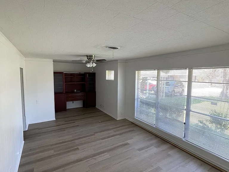 305 Midway Dr — Photo 14