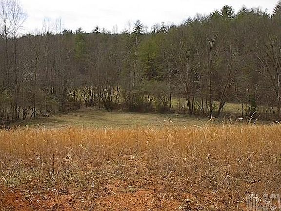 4th image of 1093 Pine Mountain Dr