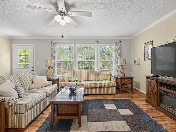 3rd image of 338 Lakeside Crossing Dr.