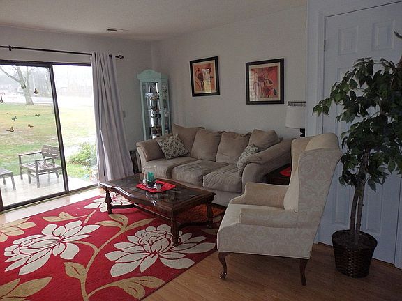 5th image of 113 Wilshire Heights Dr