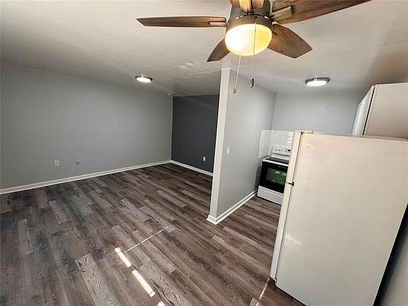 4th image of 2318 4th St S APT 2