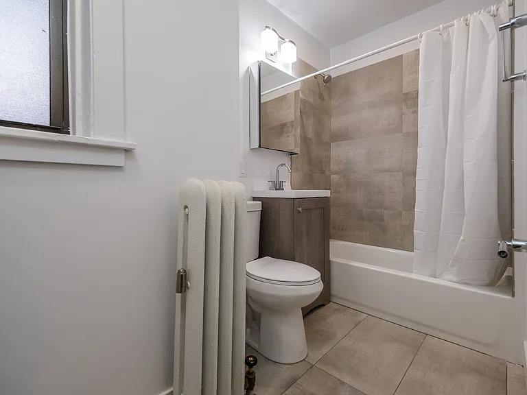 2351 N Seeley Ave #3A — Photo 7