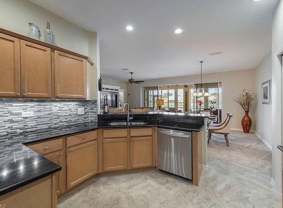 4th image of 8762 Stockbridge Dr