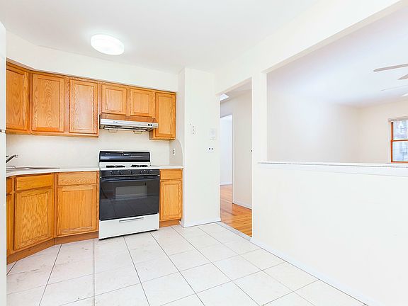 3rd image of 474 Ovington Ave #2RC