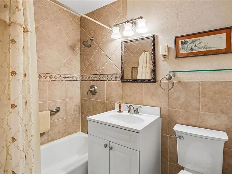 10513 Weymouth St #102 — Photo 13