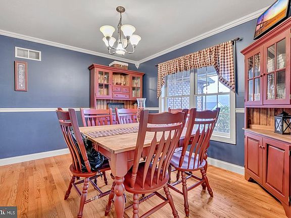 5th image of 307 Elm Ln