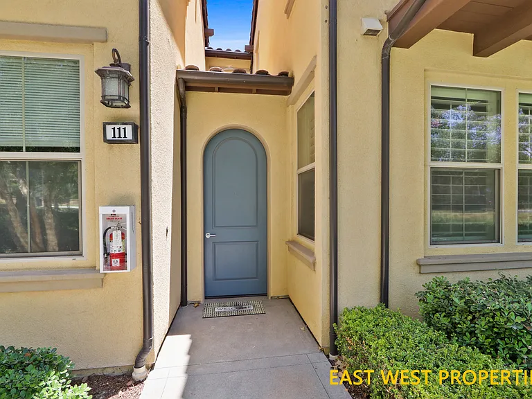 111 Wild Rose — Photo 2
