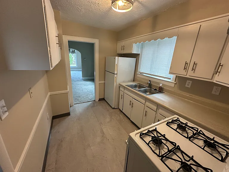 2886 Norwood St — Photo 3