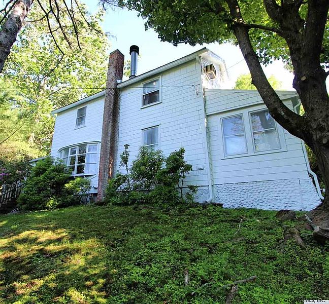 2nd image of 555 ROXBURY Road