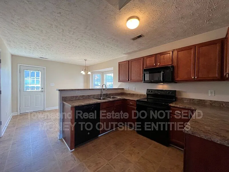 3 bed, 2.0 bath, 1250 sqft, $1,425 — Photo 4