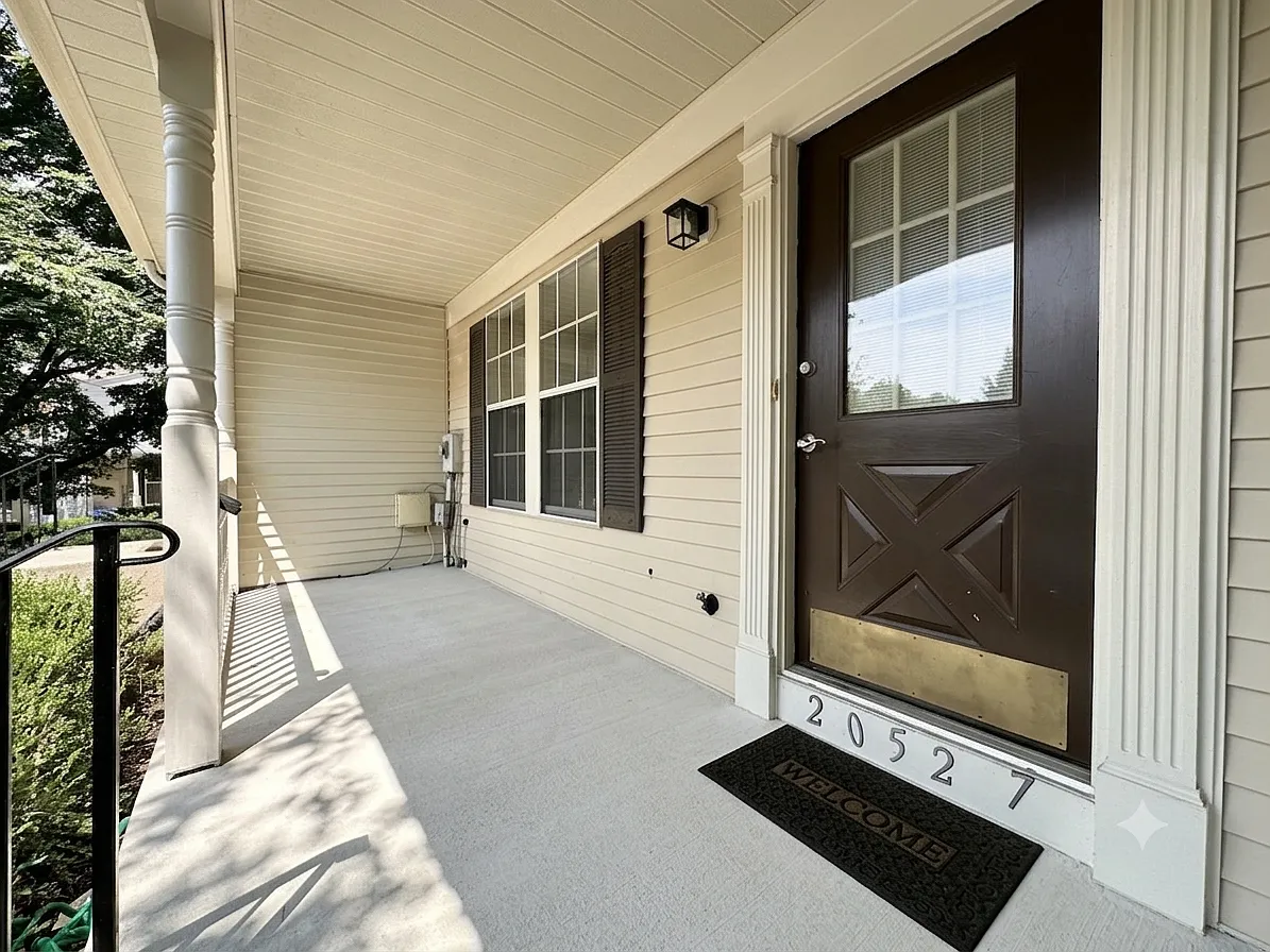 3 bed, 1320 sqft, $2,699 — Photo 2