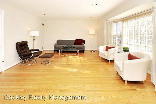 2nd image of 5415 Linden Ct
