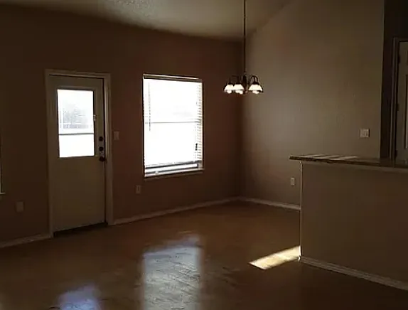 1057 Carolyn Cv — Photo 3