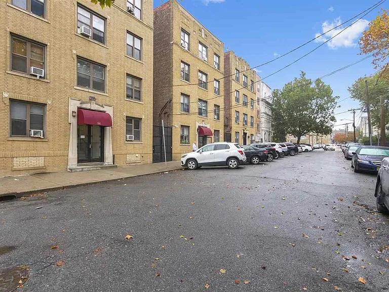 194 Kensington Ave #101 — Photo 11