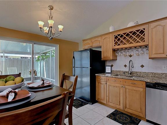 4th image of 8906 Briar Hollow Ct