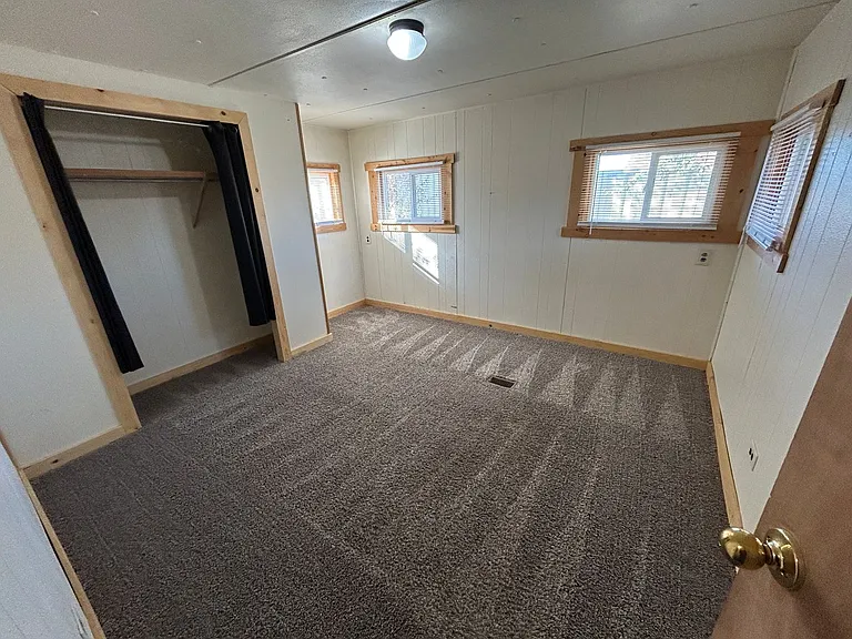 300 Linda Lee St — Photo 23