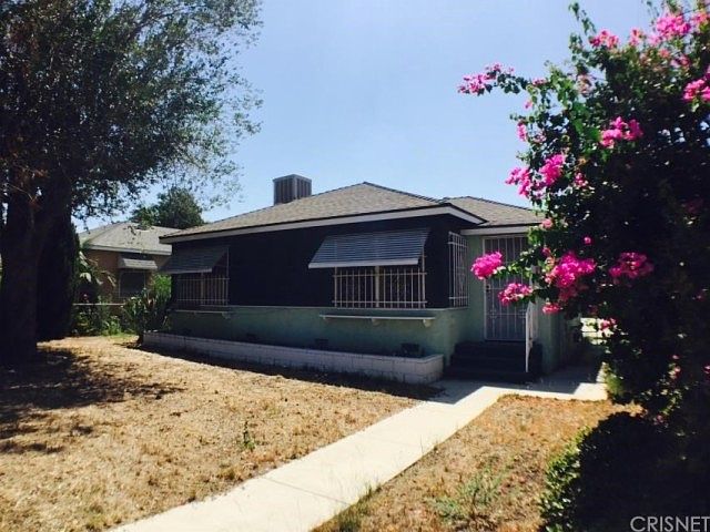 1st image of 15642 Saticoy St