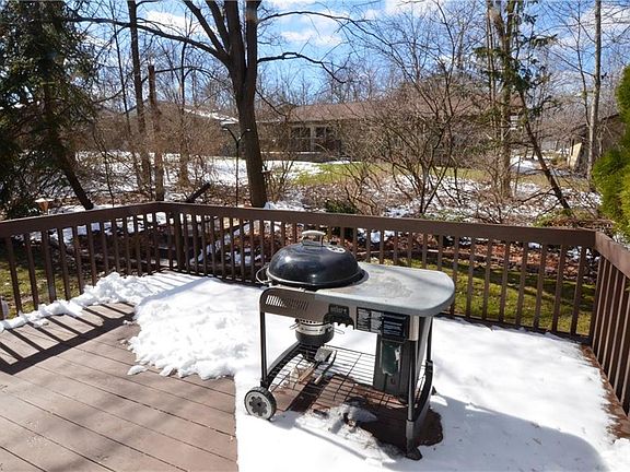 5th image of 9079 Woodcrest Dr
