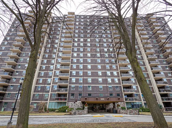 966 Inverhouse Dr #206, Mississauga, ON L5J 4B6
