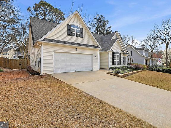 3rd image of 16 Forest Point