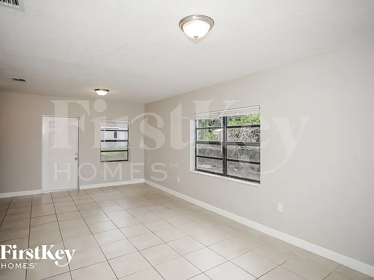14640 Tyler St — Photo 9