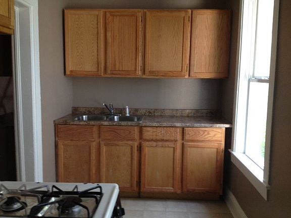 2nd image of 630 Jefferson St